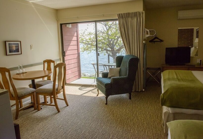 בית מלון כפרי Driftwood Inn