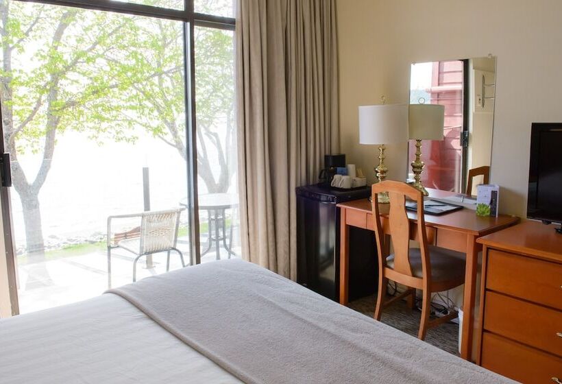 בית מלון כפרי Driftwood Inn