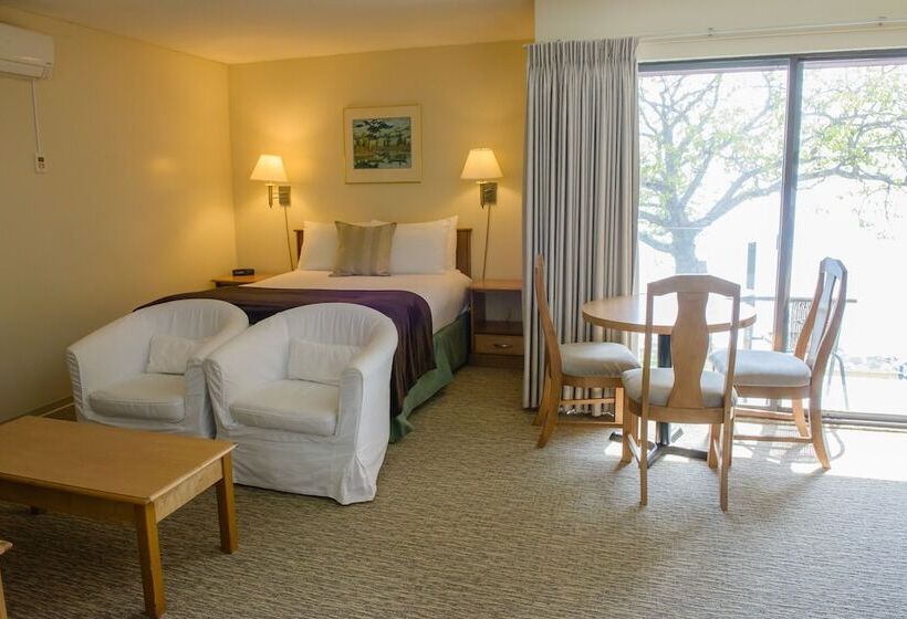 בית מלון כפרי Driftwood Inn