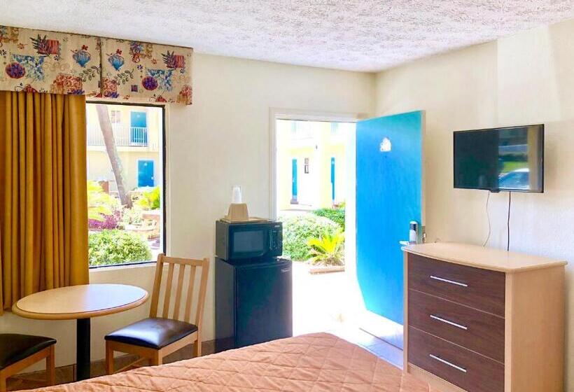 בית מלון כפרי Dunes Inn & Suites Tybee Island