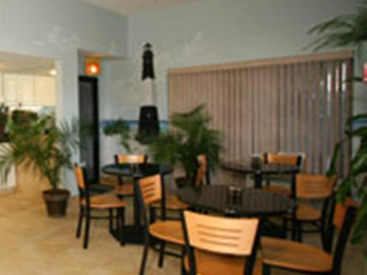 בית מלון כפרי Dunes Inn & Suites Tybee Island