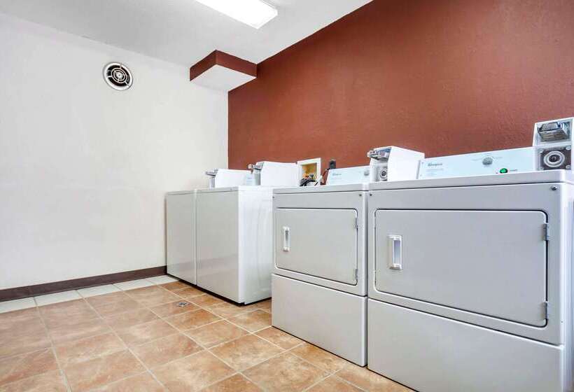 בית מלון כפרי Econo Lodge Black Hills