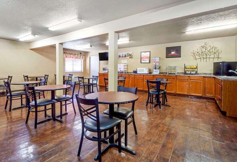 בית מלון כפרי Econo Lodge Black Hills