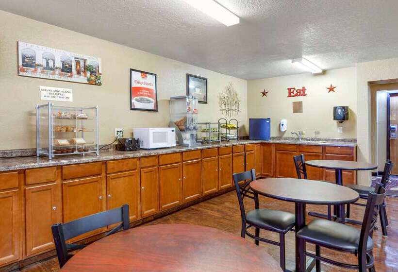 هتل Econo Lodge Black Hills