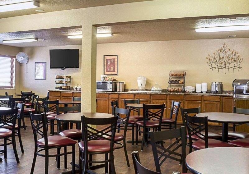 هتل Econo Lodge Black Hills