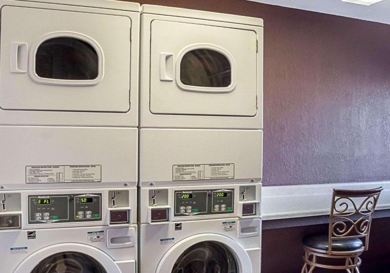 هتل Econo Lodge Black Hills