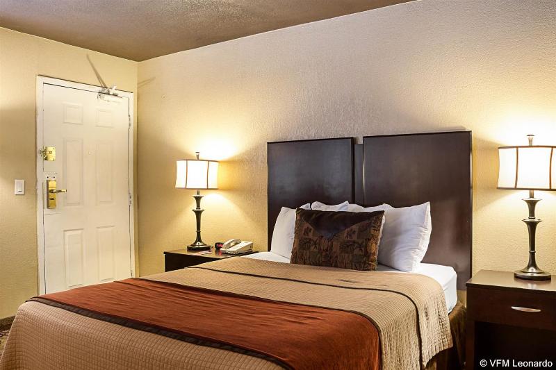 בית מלון כפרי Econo Lodge Black Hills