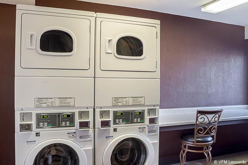 בית מלון כפרי Econo Lodge Black Hills