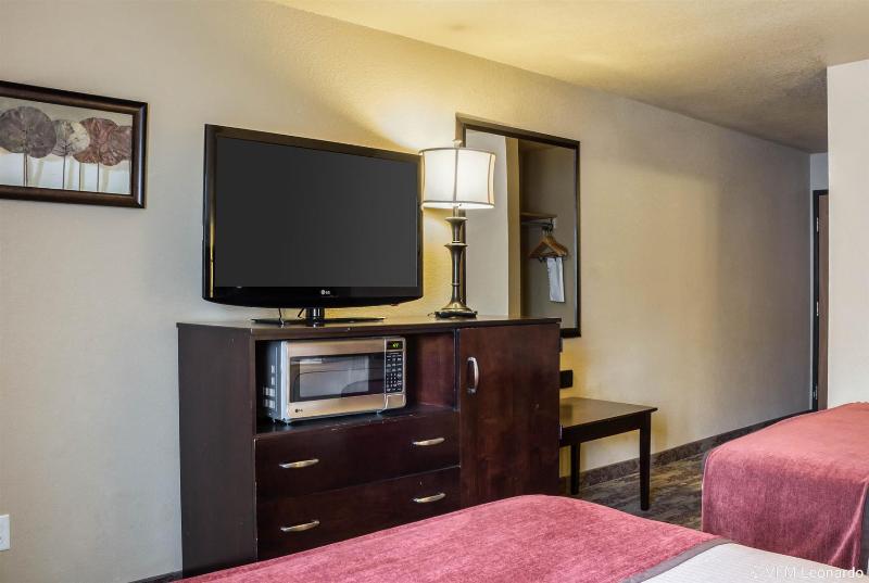 هتل Econo Lodge Black Hills