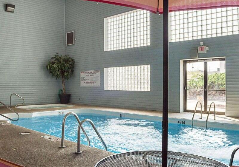 בית מלון כפרי Econo Lodge Black Hills