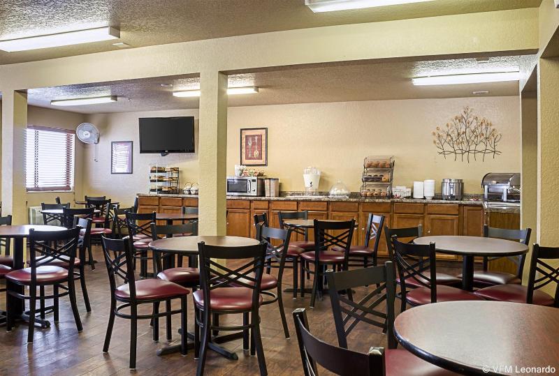 בית מלון כפרי Econo Lodge Black Hills