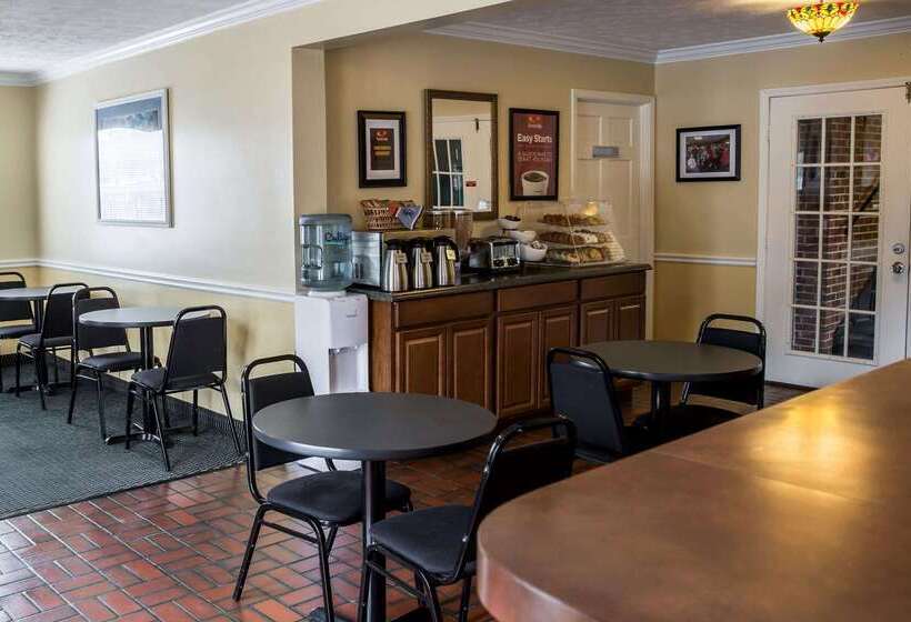 Отель Econo Lodge Crystal Coast