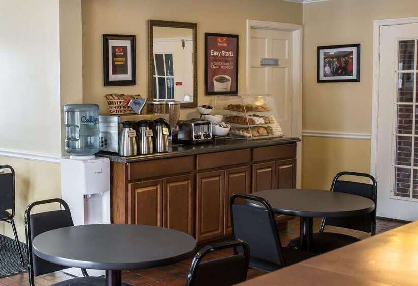 Отель Econo Lodge Crystal Coast