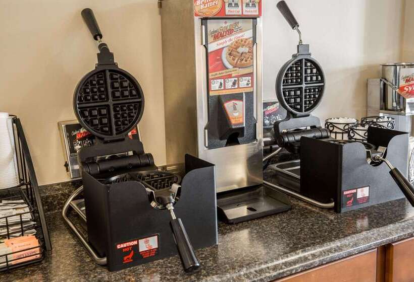 Отель Econo Lodge Crystal Coast