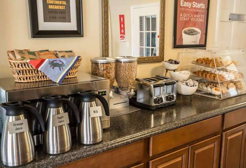 Отель Econo Lodge Crystal Coast