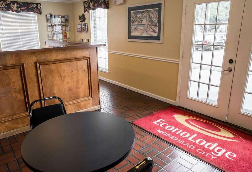 Отель Econo Lodge Crystal Coast