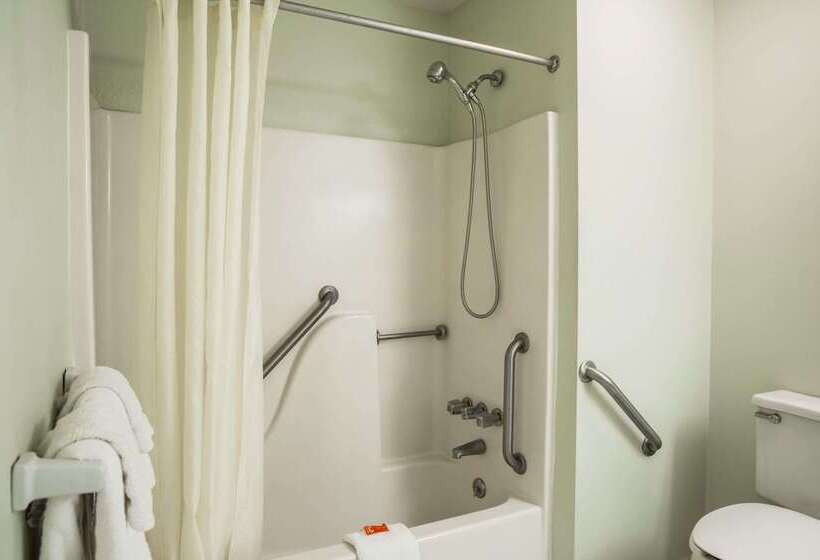 Отель Econo Lodge Crystal Coast