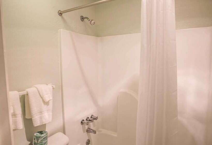 فندق Econo Lodge Crystal Coast