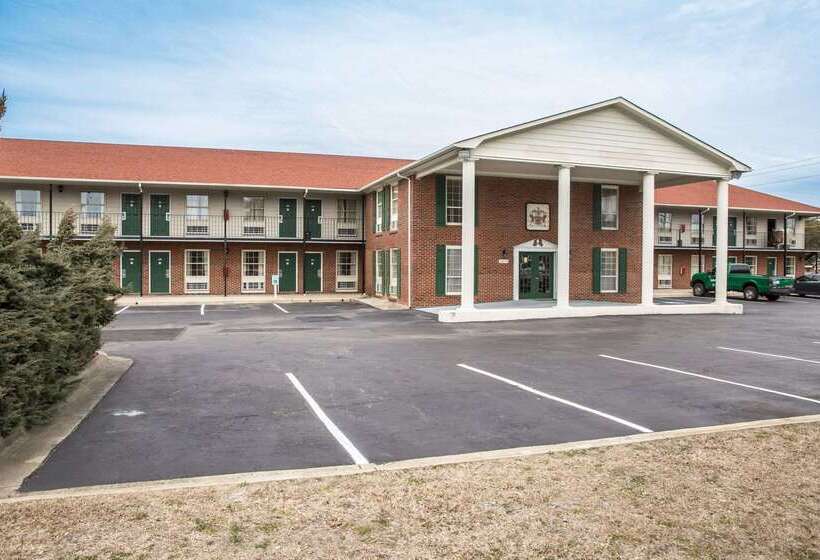 فندق Econo Lodge Crystal Coast