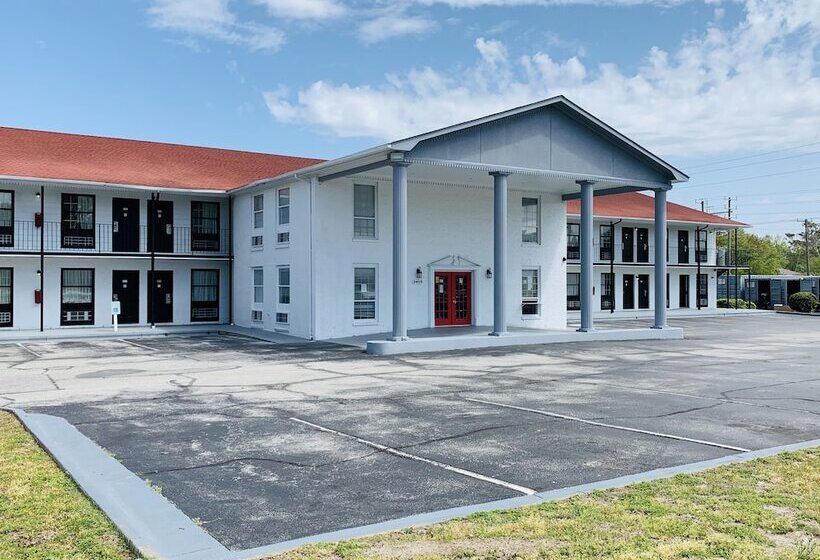 Отель Econo Lodge Crystal Coast