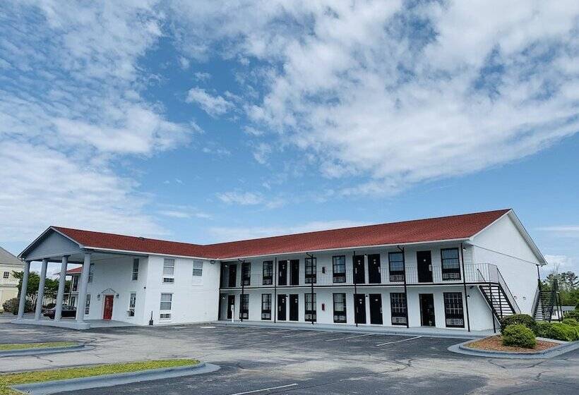 Отель Econo Lodge Crystal Coast