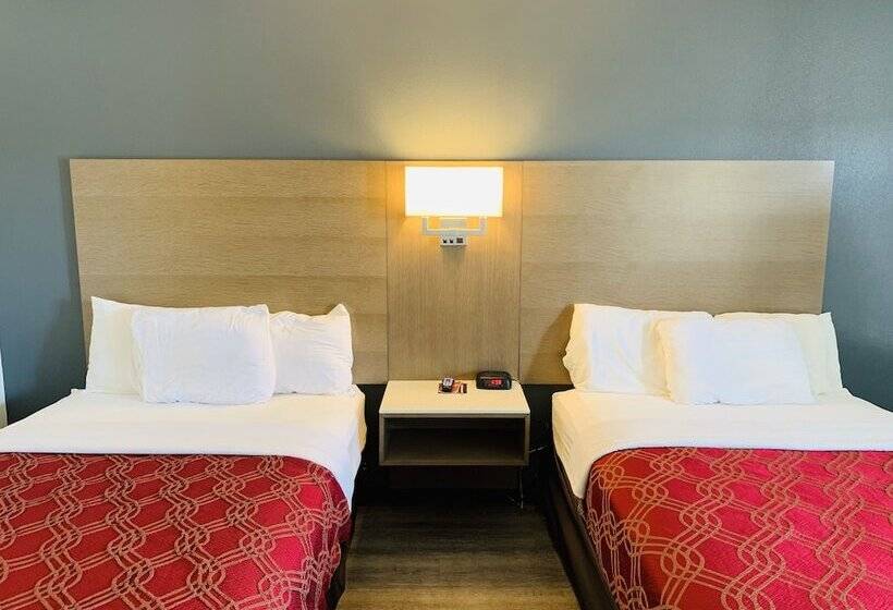 Отель Econo Lodge Crystal Coast