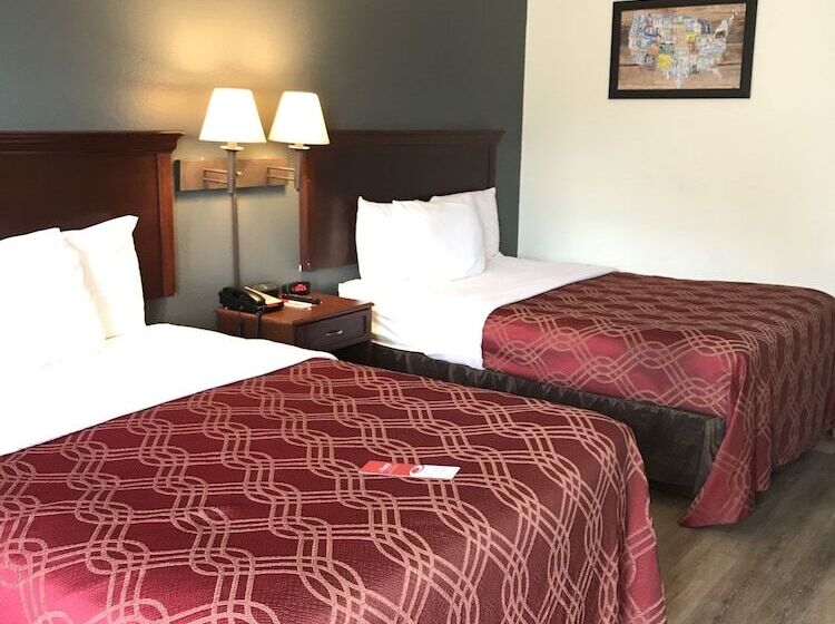Отель Econo Lodge Crystal Coast