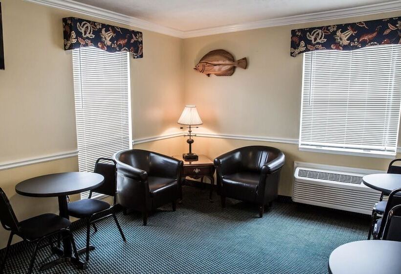 فندق Econo Lodge Crystal Coast