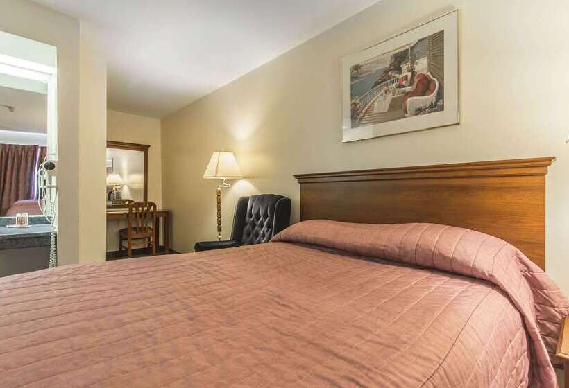 בית מלון כפרי Econo Lodge Inn & Suites