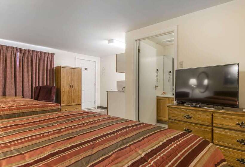 בית מלון כפרי Econo Lodge Inn & Suites