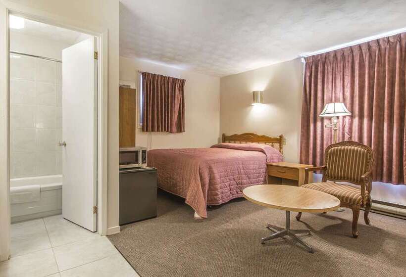 בית מלון כפרי Econo Lodge Inn & Suites