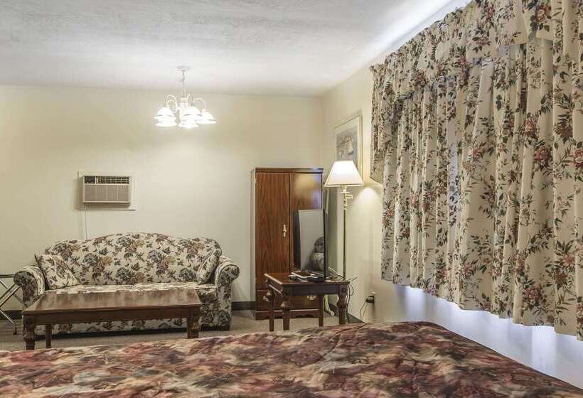 בית מלון כפרי Econo Lodge Inn & Suites