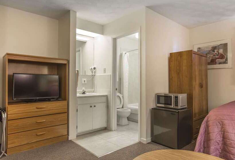 בית מלון כפרי Econo Lodge Inn & Suites