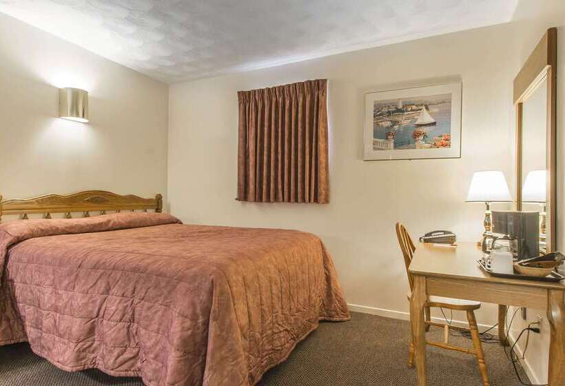 בית מלון כפרי Econo Lodge Inn & Suites