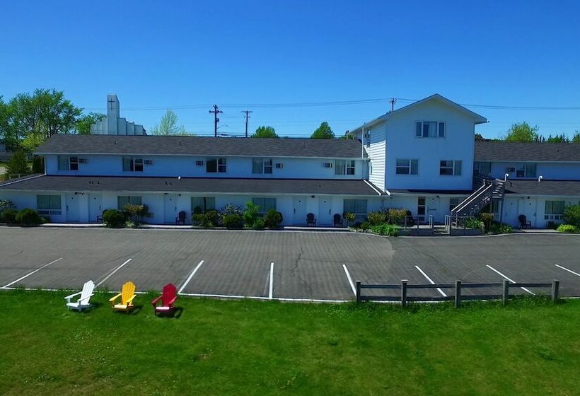 בית מלון כפרי Econo Lodge Inn & Suites