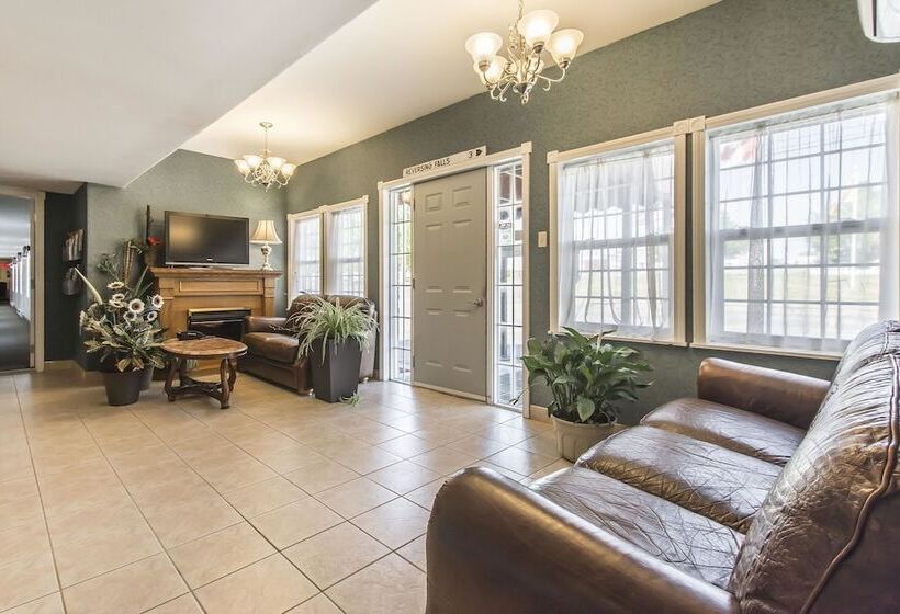 בית מלון כפרי Econo Lodge Inn & Suites