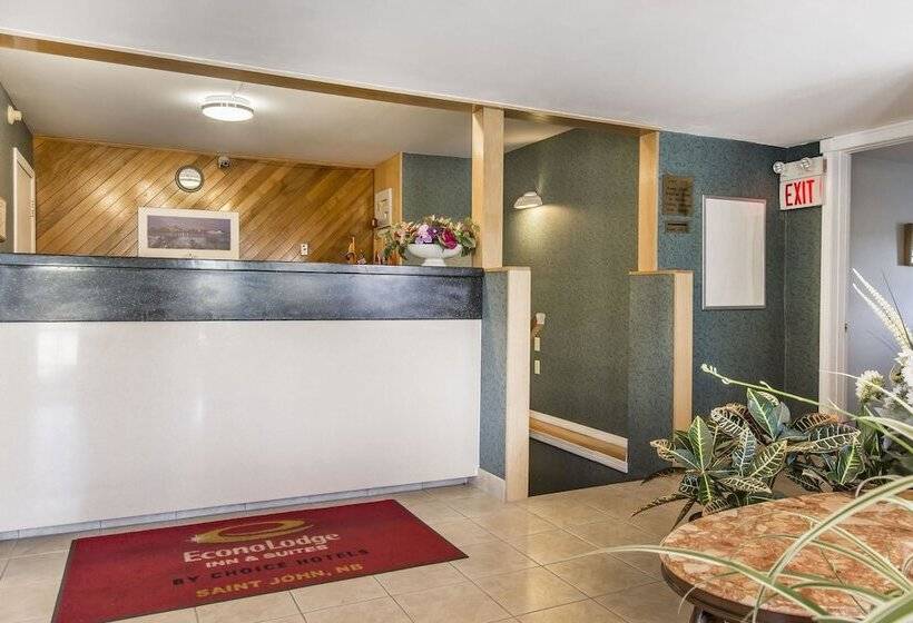 בית מלון כפרי Econo Lodge Inn & Suites