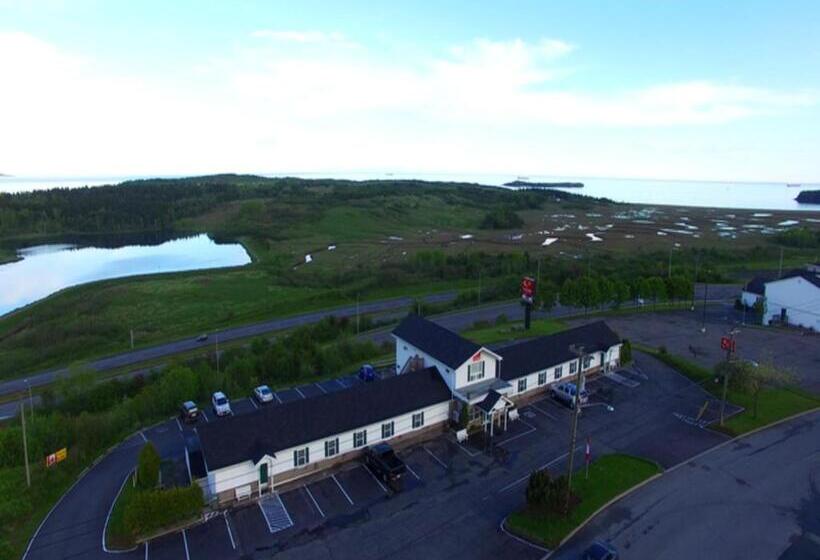 בית מלון כפרי Econo Lodge Inn & Suites