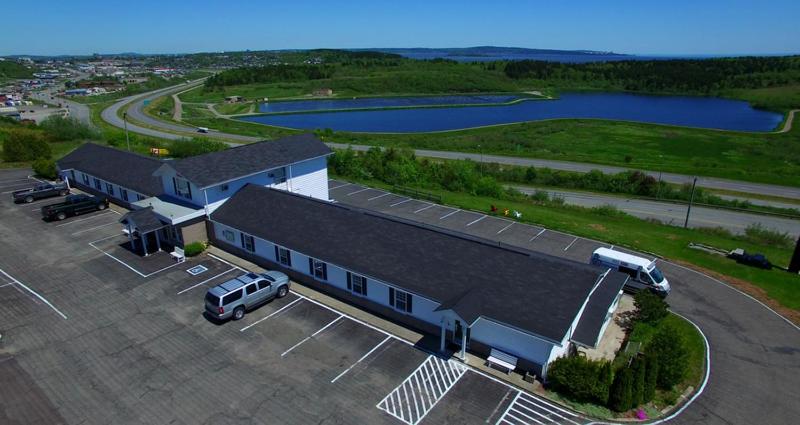 בית מלון כפרי Econo Lodge Inn & Suites