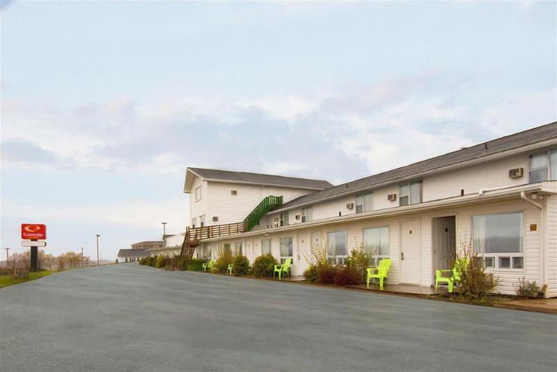 בית מלון כפרי Econo Lodge Inn & Suites