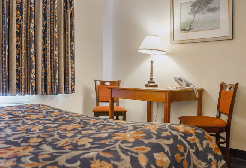 호텔 Econo Lodge Laval