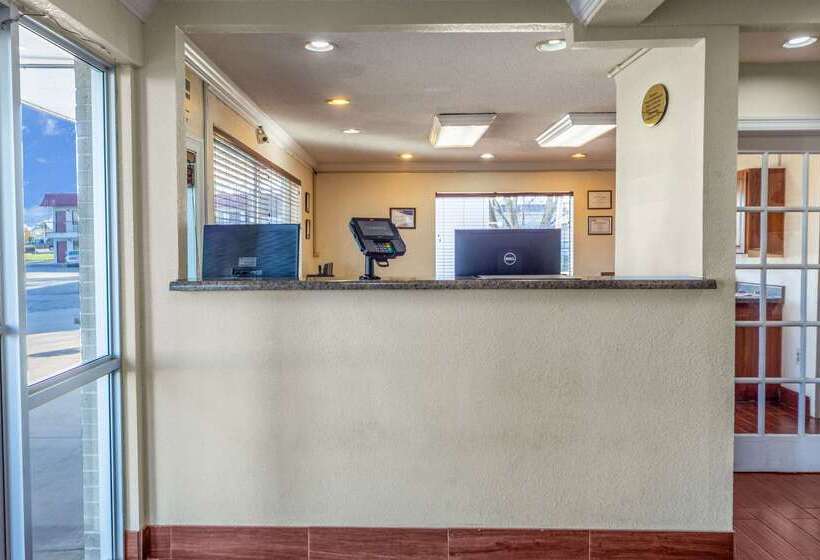 فندق Econo Lodge Meridian