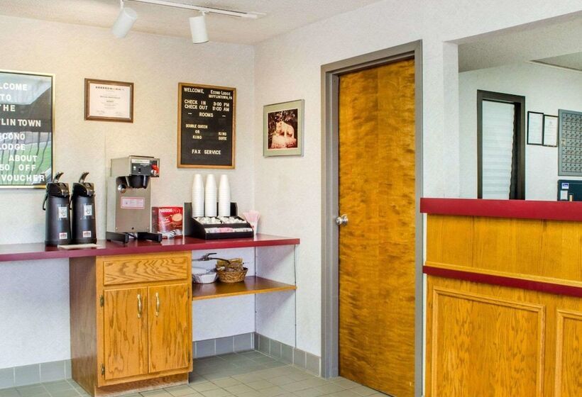 בית מלון כפרי Econo Lodge