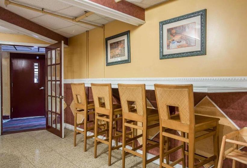 فندق Econo Lodge Montpelier I89