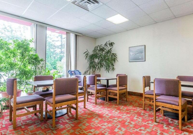 בית מלון כפרי Econo Lodge Near Stewart International Airport