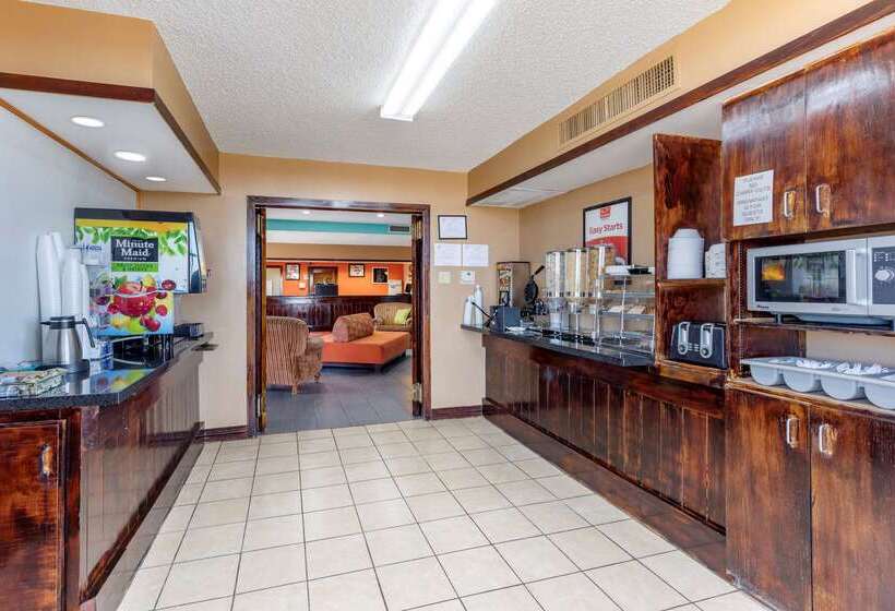 בית מלון כפרי Econo Lodge Wichita Falls Downtown