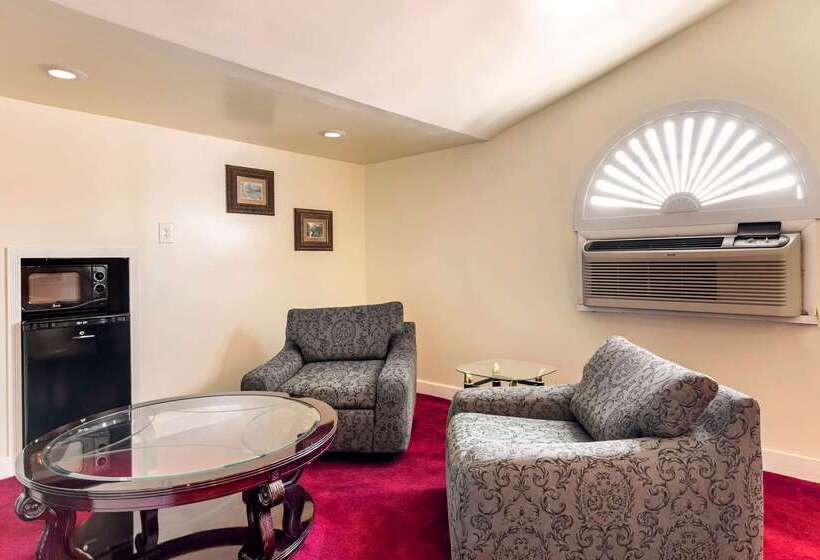בית מלון כפרי Econo Lodge Wichita Falls Downtown