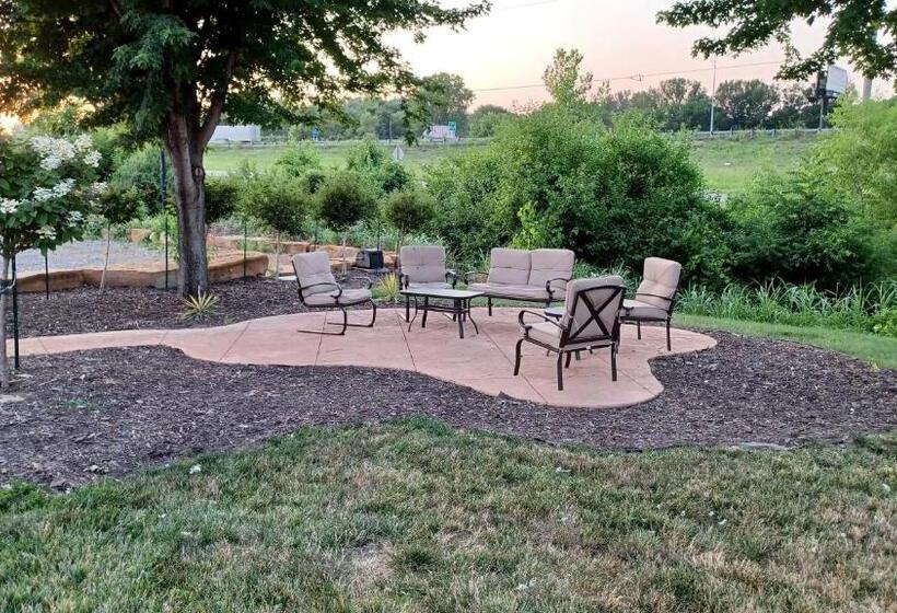 فندق Econo Lodge Oak Grove Blue Springs