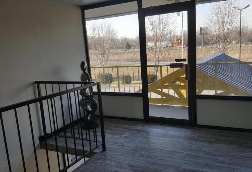 فندق Econo Lodge Oak Grove Blue Springs