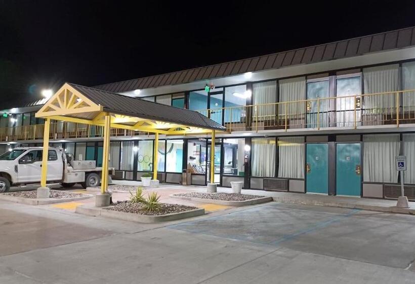 فندق Econo Lodge Oak Grove Blue Springs